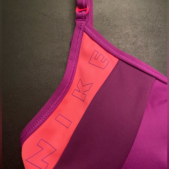 NWT Nike strappy sports bra (medium) - Picture 3 of 4